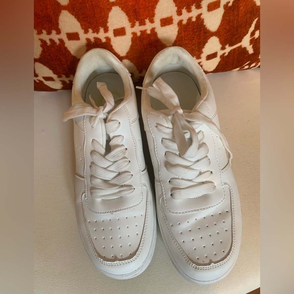 Steve Madden Classic White Sneakers 9